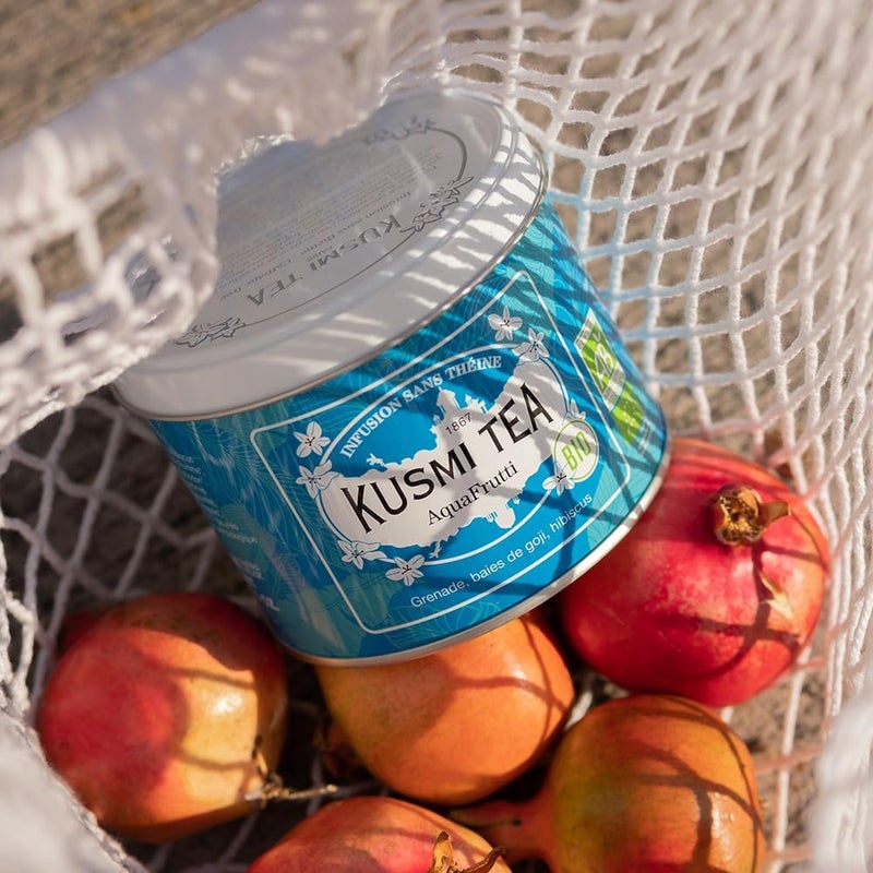 KUSMI TEA شاي كوسمي أكوا فرتي - عضوي من الكركديه، الرمان، التفاح، الكشمش الأسود وتوت غوجي - شاي أوراق فضفاضة خالي من الكافيين - علبة 3.5 أونصة - Image 4